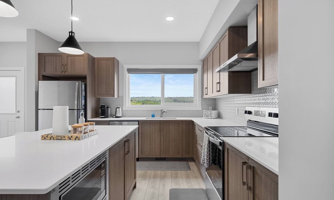 Southeast Calgary Casa | This Home is 3 BR 2.5 baths in Calgary near river trails,Golf & Spruce Meadows