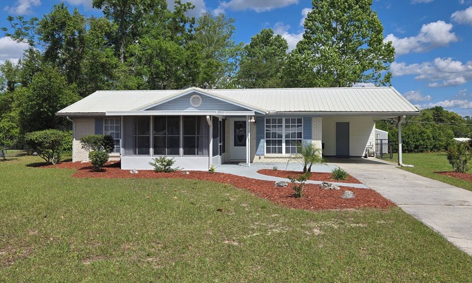 Lake City Casa | Cozy, inviting home in Lake City, FL. Minutes from town and close to rivers.