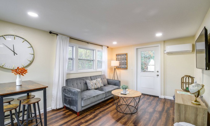 Ashley Oaks Cabaña | Cozy Knoxville Cottage w/ Deck, Grill, Fire Pit!