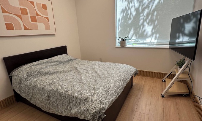 Fairview Apartamento | Cozy Lab Studio. Central Location. High-end Mattress, 55inch TV, Free Coffee