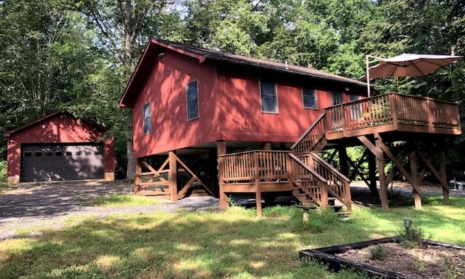 Livingston Cabina | Cozy Lake Cabin Families Will Love + Vintage Games--Only 5 Min Walk to Lake
