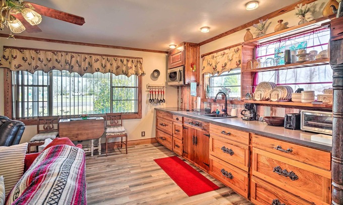 Prien Apartamento | Cozy Lake Charles Studio w/ Golf Course Views