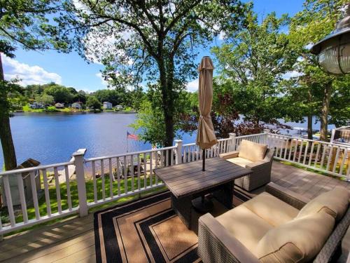 Charlton Apartamento | Cozy Lake Cottage