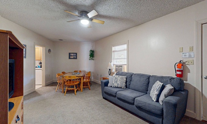 Lake Junaluska Apartamento | Cozy Lake Junaluska retreat with pool, tennis, golf, and scenic outdoor activit