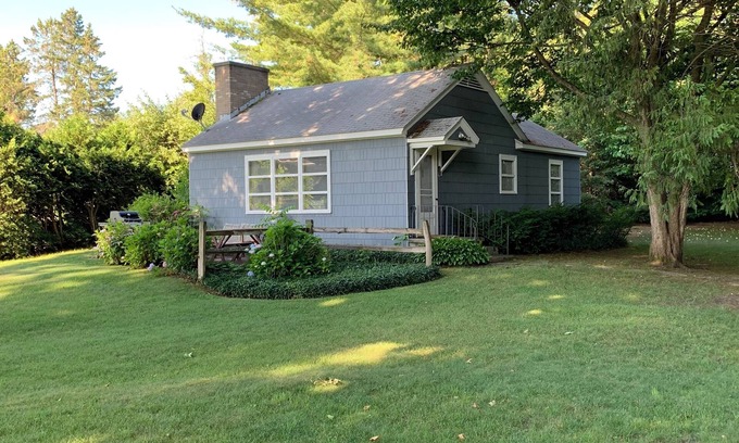 Lake Leelanau Cabaña | Cozy Lake Leelanau Cottage with waterfront access, views, terrace and central ac