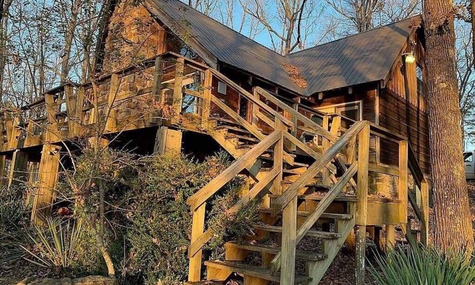 Drasco Casa | Cozy lake retreat at Tannenbaum Golf Club. Perfect for viewing the Eclipse!