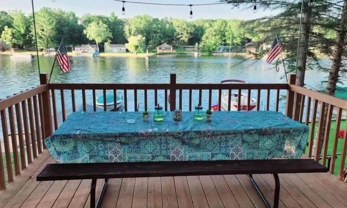 Lake George Cabaña | Cozy LakeFront Cottage on All-Sports Lake George