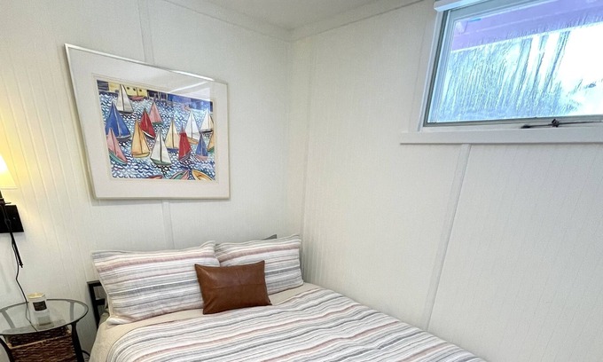 Lake Cabaña | Cozy Lakefront Cottage on Gray Lake