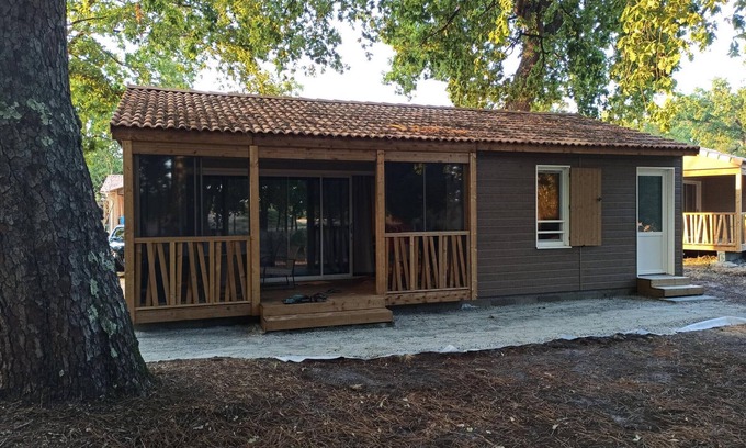 Labouheyre Chalet De Esquí | Chalet acogedor junto al lago, piscina cubierta, cerca de playas y actividades naturales