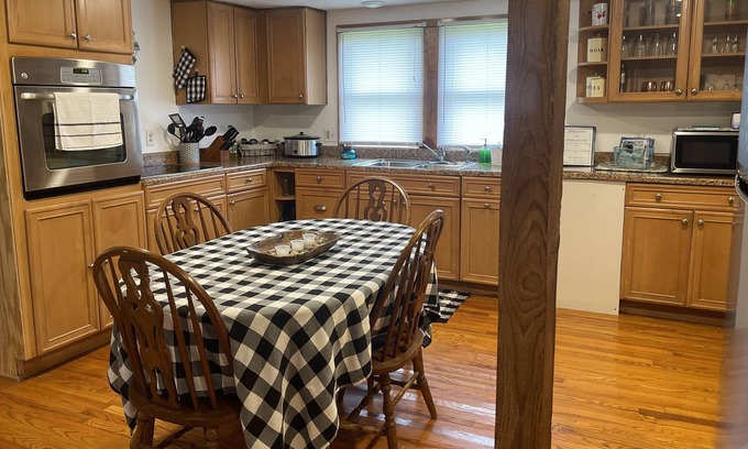 Oak Harbor Casa | Cozy Lakeside Cottage - 20 min to PIB Ferries!