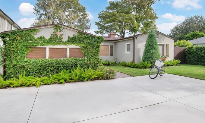 Rose Isle Cabaña | Cozy lakeside cottage in the heart of Orlando.
