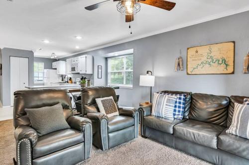 Indian Point Apartamento | Cozy Lakeside Getaway - Outdoor Theater - Free Early Check-In- 4min to Silver Dollar City