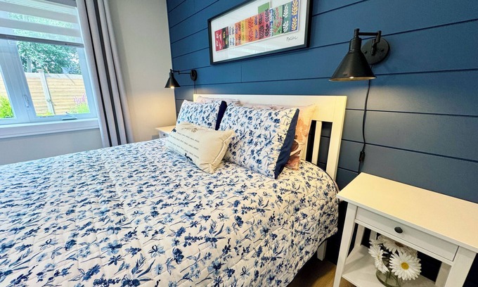 Collingwood Casa | Cozy Licensed Collingwood Suite & Spa – 1BR + Family Room Near Blue Mountain!