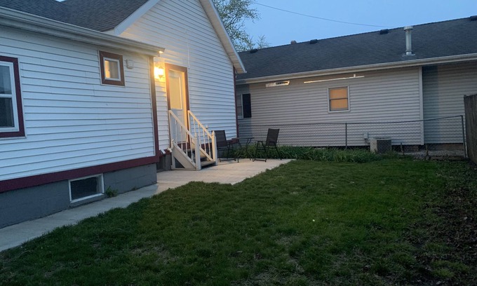Ottawa Casa | Cozy little house walking distance from downtown Ottawa - Window air units