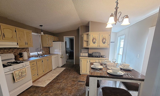 McLean County Casa | Cozy living in the center of fishing and hunting