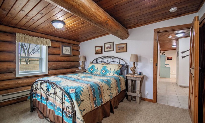 Beach Cabina | Cozy Lodge near Theodore Roosevelt National Park and Medora, ND Sleeps 6 to 8