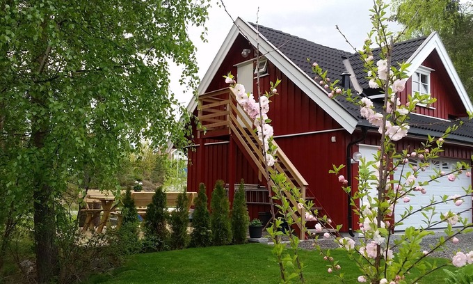 Ovre Eiker Apartamento | Cozy loft with WiFi and AC in a quite residential area