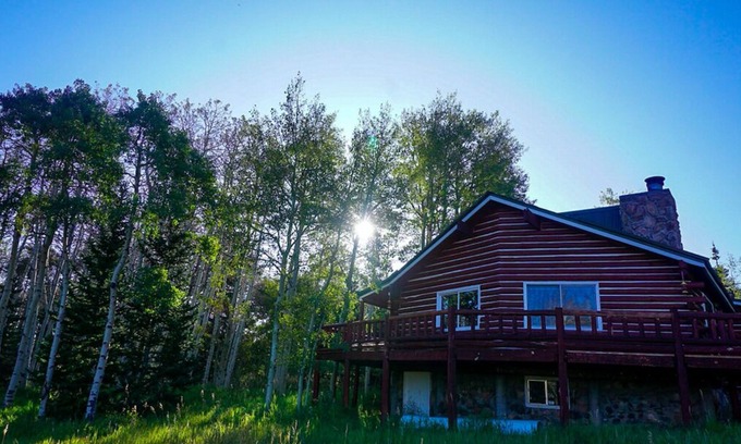 Kremmling Cabina | Cozy log cabin getaway
