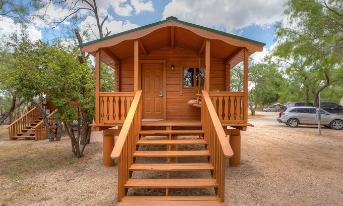 Blanco Cabina | Cozy Log Cabin on Miller Creek - 5 mi south of downtown Johnson City