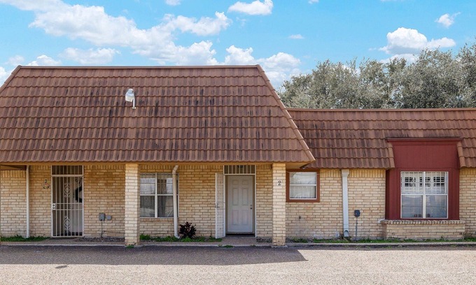 McAllen Condominio | Cozy, Lovely 2 bedroom 2.5 bathrooms Recently remodeled.