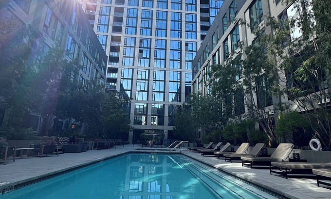 Lakeside Apartamento | Cozy lovely apartment in Oakland with fitness facility and other amenities
