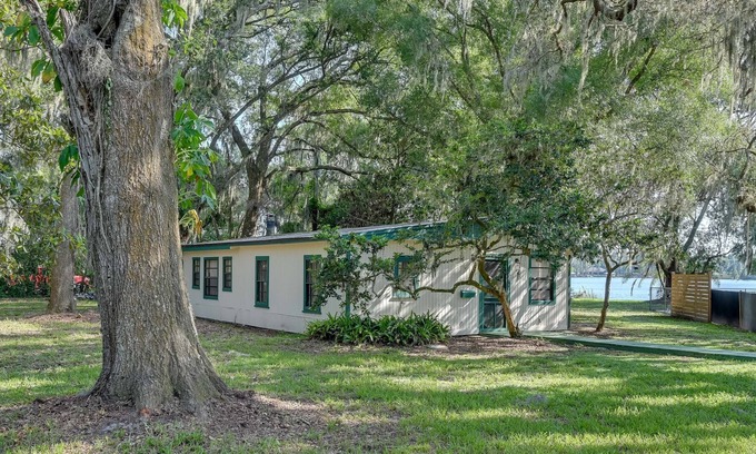 Lake Brant Cabaña | Cozy Lutz Vacation Rental w/ Lake Access