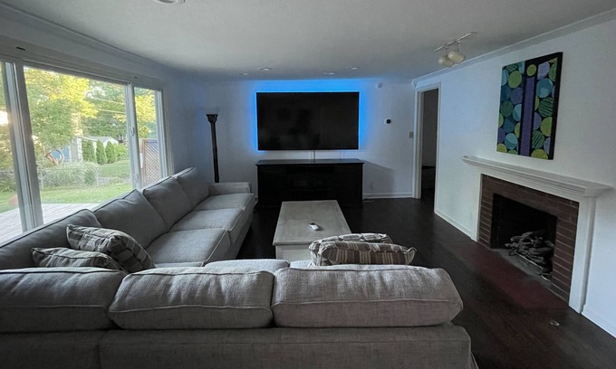 Prairie Village Casa | Cozy- Lux Home in the heart of Prairie Village