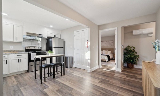 Sharonbrook Apartamento | Cozy Luxe 1-bedroom apartment in South Charlotte- Private driveway