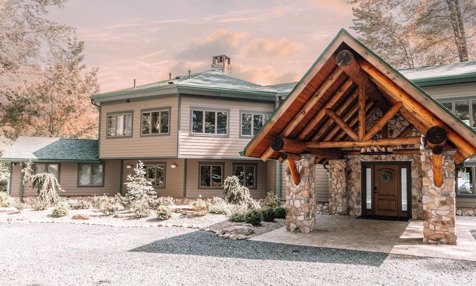 Newfoundland Casa | Cozy & Luxurious Lake House on 450 Acres of Land