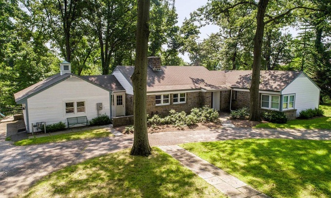 Greenwich Casa | Cozy luxury home w private beach