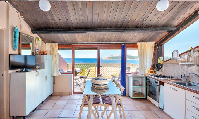 Santa Reparata Casa | Acogedor apartamento "Sul Mare a Santa Teresa" con Wi-Fi, vistas al mar, terraza y jardín