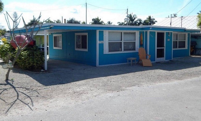 Matlacha Cabaña | Acogedor Matlacha Bungalow es un paseo fácil de compras, restaurantes y diversión de agua.