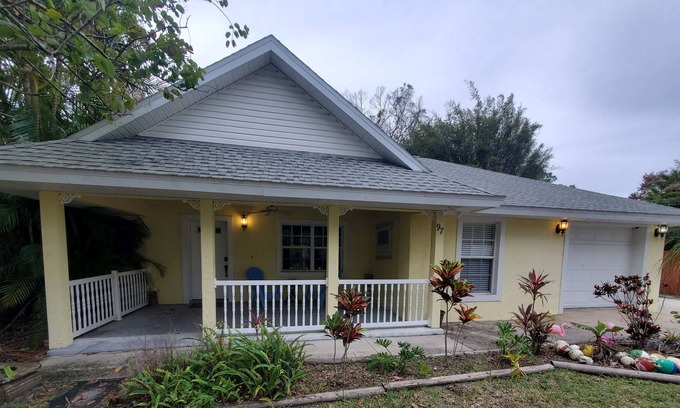 Melbourne Casa | Cozy Melbourne Home 10min from Beaches and 1hr from Orlando Theme Parks / Disney