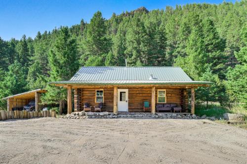 Beaverhead County Casa | Cozy Melrose Cabin with Fire Pit Walk to River!