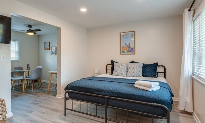 Melrose Apartamento | Cozy Melrose Urban Condo with Pool – Near 12 South & Vanderbilt