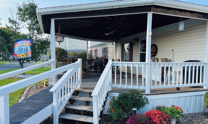 Moorefield Casa | Cozy Mobile Home In Just the Right Place.