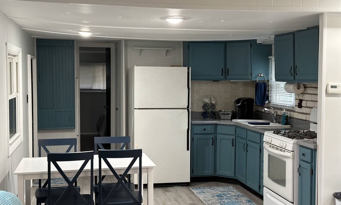 Port Clinton Casa | Cozy Mobile Home
