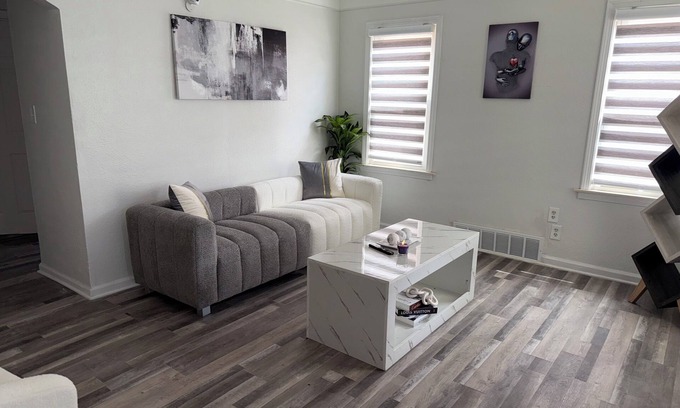 Redford Casa | Cozy Modern 2-bedroom house in wonderful Detroit/Redford Area.
