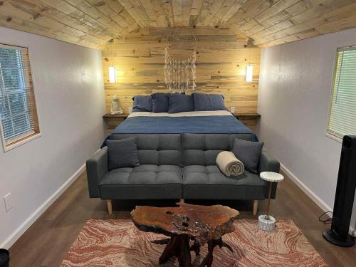 Boundary County Cabina | Cozy Modern Cabin in the Forest