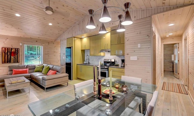 White Mills Cabina | Cozy Modern Cabin- Near Lake Wallenpaupack