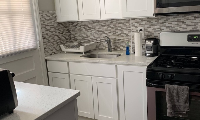 East Orange Condominio | Cozy Modern Condo