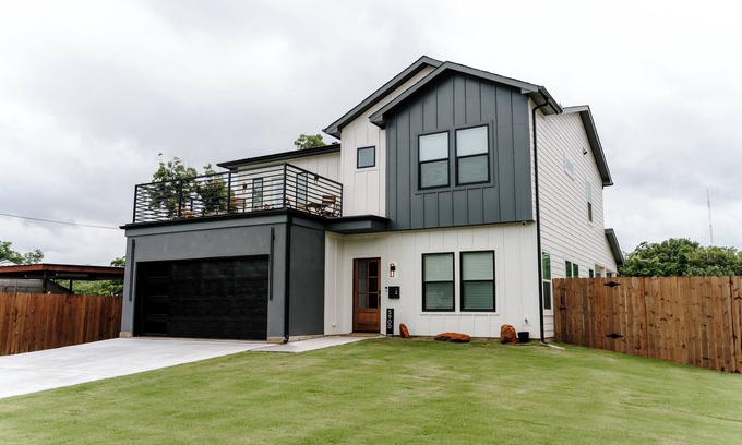 Haltom City Casa | Cozy modern home. Centrally locate. Fun for the whole family