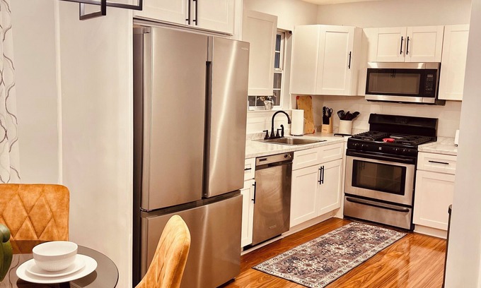 East Orange Condominio | Cozy Modern Luxury 3 BDR Condo near NYC WiFi, free parking in lovely East Orange