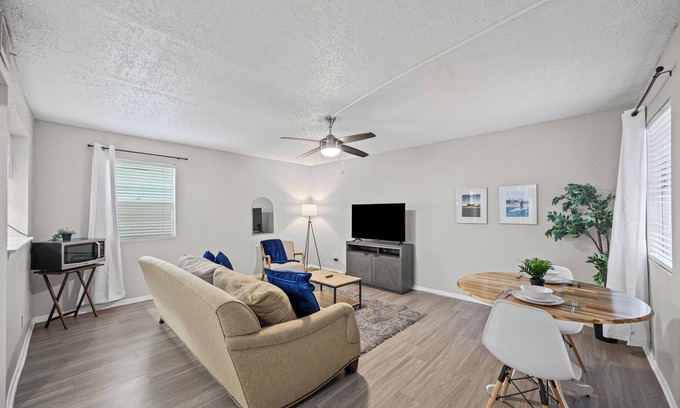 Brentwood Apartamento | Cozy Modern Oasis near UT