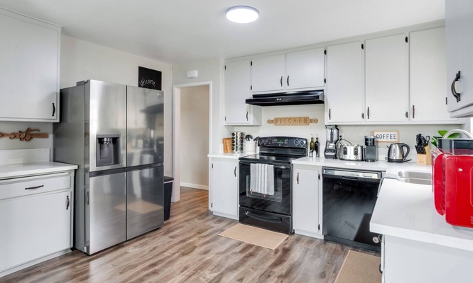 NE - Sterling Casa | COZY, MODERN POOL HM w/ Patio Dining & Game Room