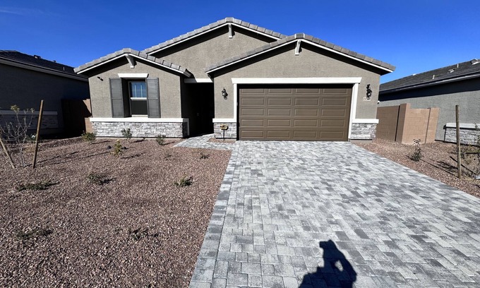 Buckeye Casa | Cozy & Modern single family 4 bedroom , 3 bathroom house with 2,070 square feet.