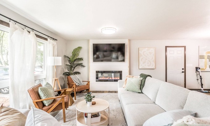 Sioux Falls Casa | Cozy Modern Spa ~ Family Fun meets Serene Luxury