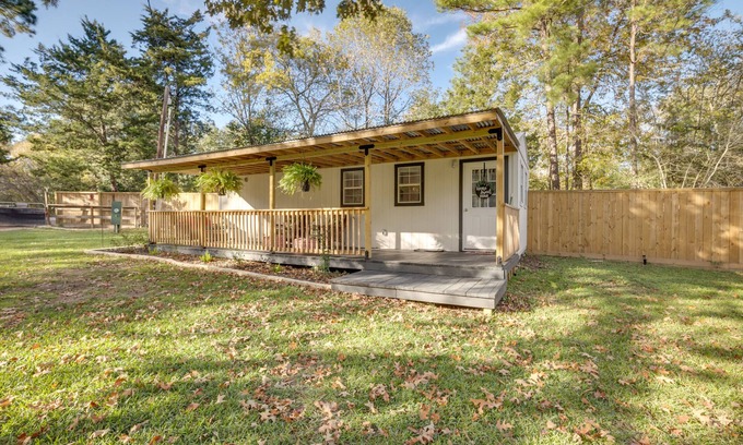 Montgomery Cabaña | Cozy Montgomery Cottage w/ Porch, Near Lake Conroe