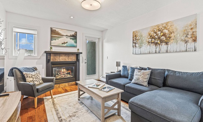 Canmore Condominio | Cozy Mountain 1 BR Condo, pool, hot tub, close to all Canmore has to offer