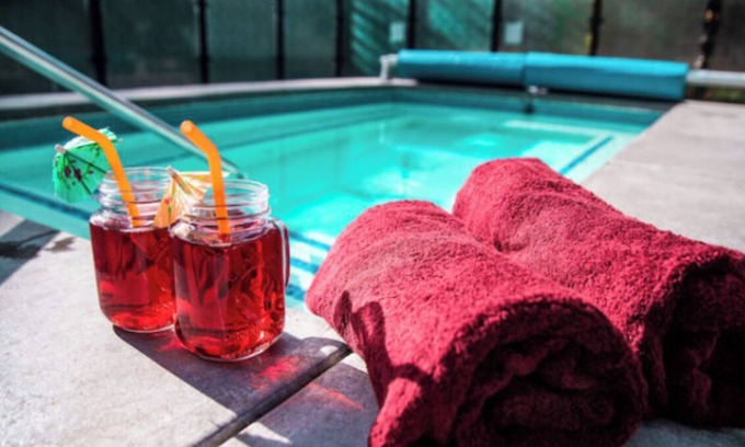 Dead Man's Flats Apartamento | Cozy Mountain Hideaway, King Bed, hot tub, free parking, Wi-Fi, up to 4 people!